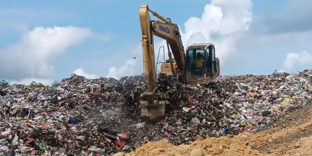  Bau TPA Angsana Dikeluhkan Warga, DLH Pamekasan Batasi Jam Operasional Pembuangan Sampah