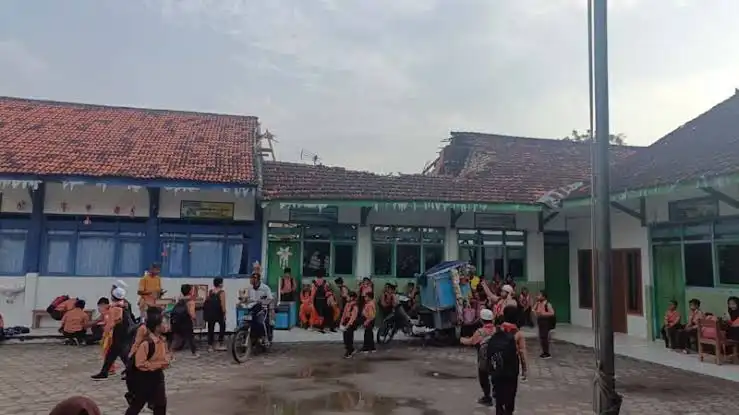 Ratusan Sekolah di Sampang Rusak, Revitalisasi Tunggu Persetujuan Pemerintah Pusat