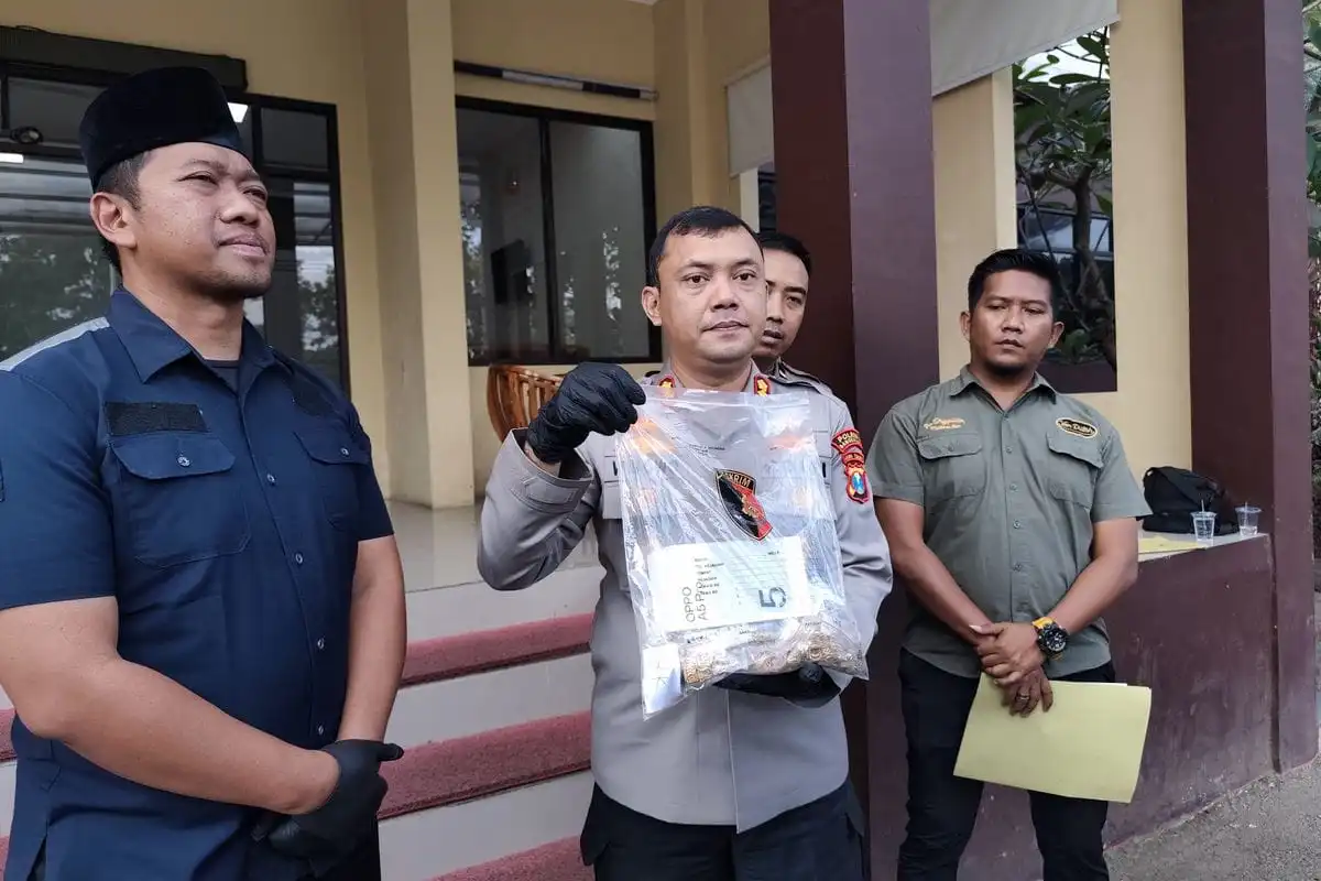 Polisi Tangkap Pelaku Jambret Emas Rp1,1 Miliar di Bangkalan