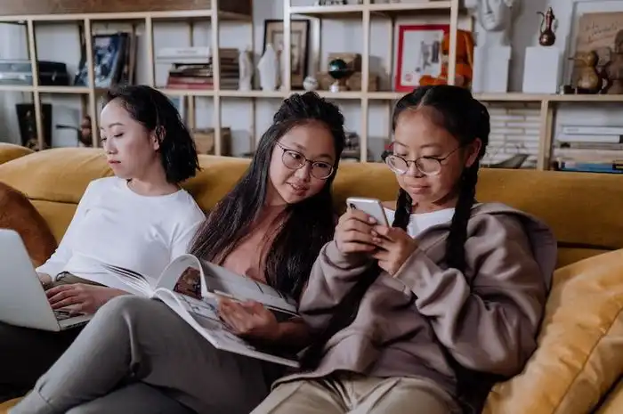 Bijak Menggunakan Gadget di Era Informasi Tanpa Batas