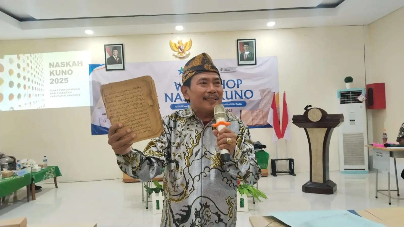 Dispusip Sampang Amankan 15 Naskah Kuno, Jaga Memori Kolektif Bangsa