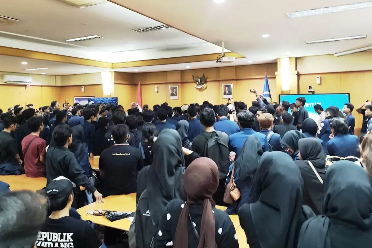 Ratusan Mahasiswa UTM Datangi Kantor Pemkab Bangkalan, Tuntut Perlindungan Usai Kasus Pembegalan