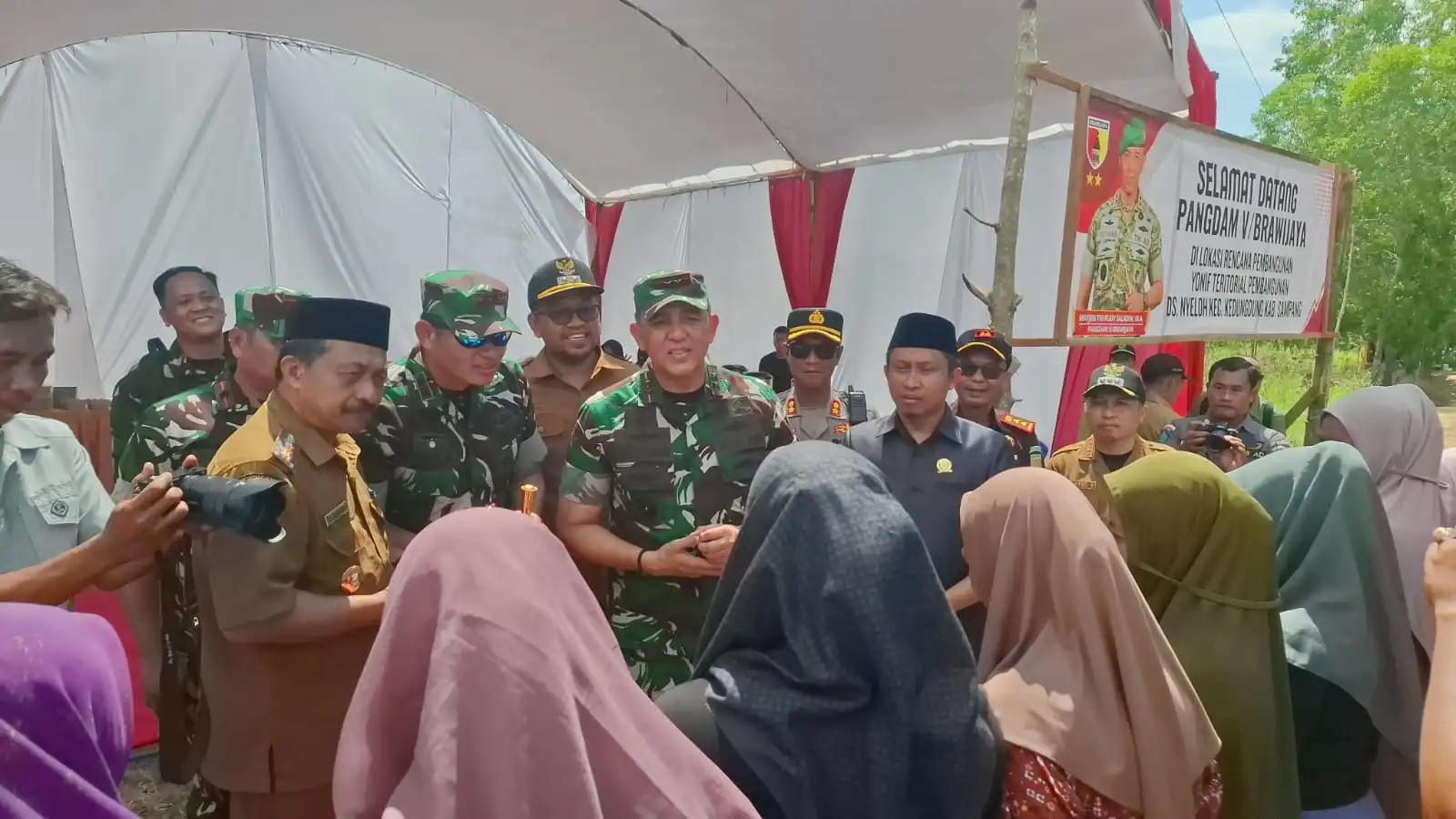Pangdam V/Brawijaya Tinjau Lahan Batalyon Teritorial Pembangunan TNI AD di Sampang