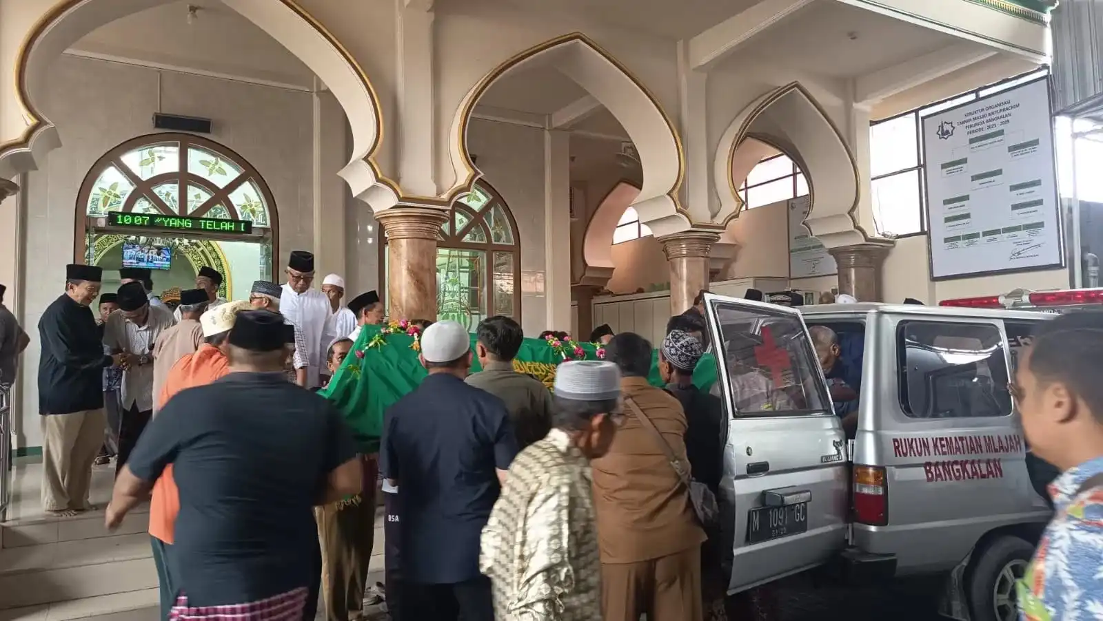 Rekan dan Komunitas Futsal di Bangkalan Antar Azfar Burhan ke Peristirahatan Terakhir