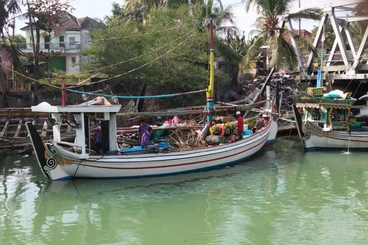 Gelombang Tinggi, Nelayan Pamekasan Tidak Melaut Selama 2 Pekan