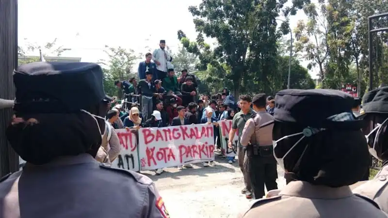 Aliansi BEM Bangkalan Demo DPRD, Desak Program Pemerintah Diawasi Ketat