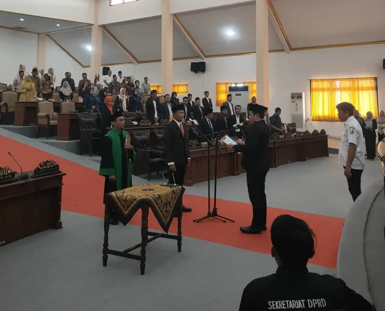 Jauhari Resmi Dilantik Jadi PAW DPRD Sampang