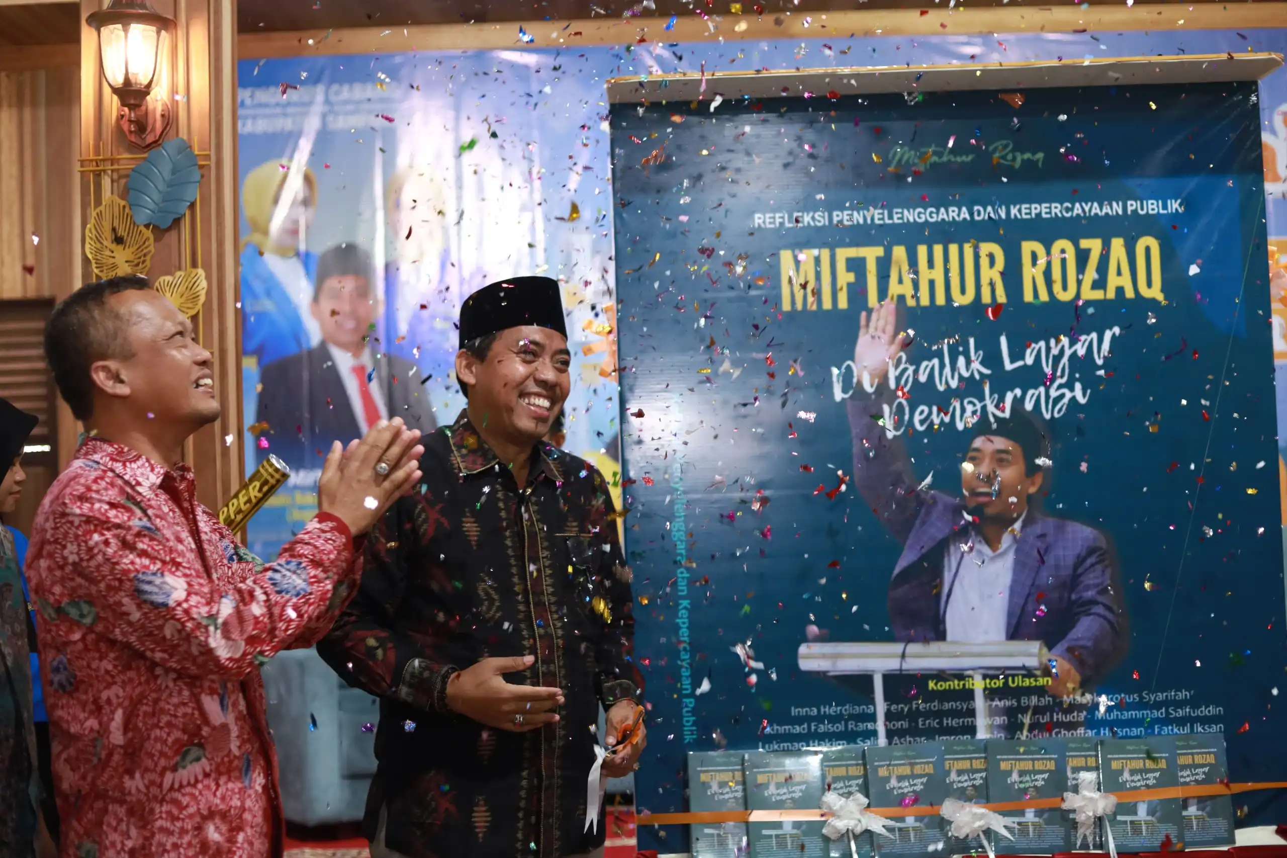 Terinspirasi dari Literasi Pesantren, Miftahur Rozaq Launching Buku 'Di Balik Layar Demokrasi'