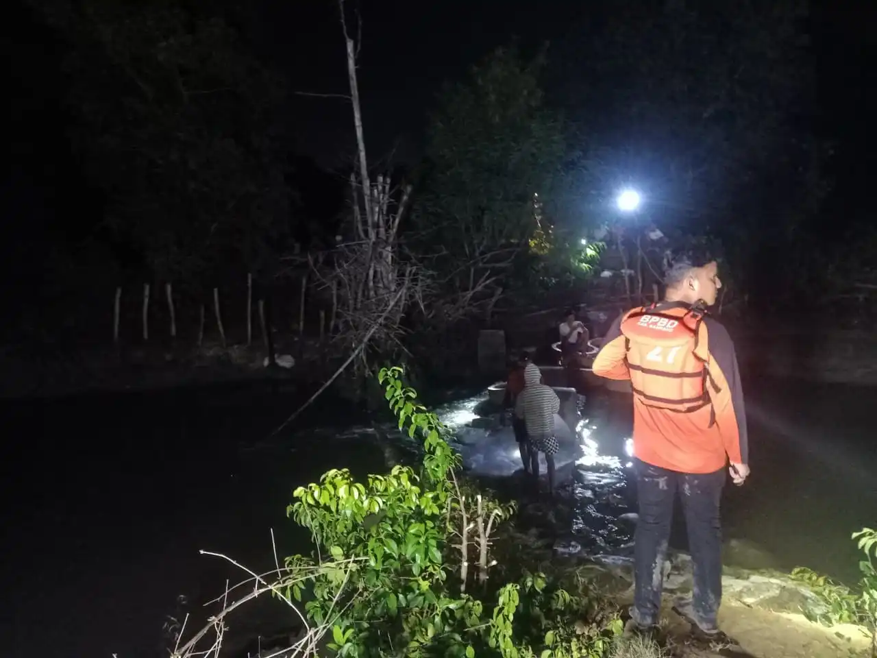 3 Anak Terseret Arus Sungai di Camplong Sampang, 1 Masih dalam Pencarian
