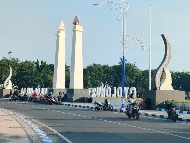 Payung Alun-Alun Trunojoyo Sampang Bakal Diperbaiki, DPRD: Termasuk Air Mancur