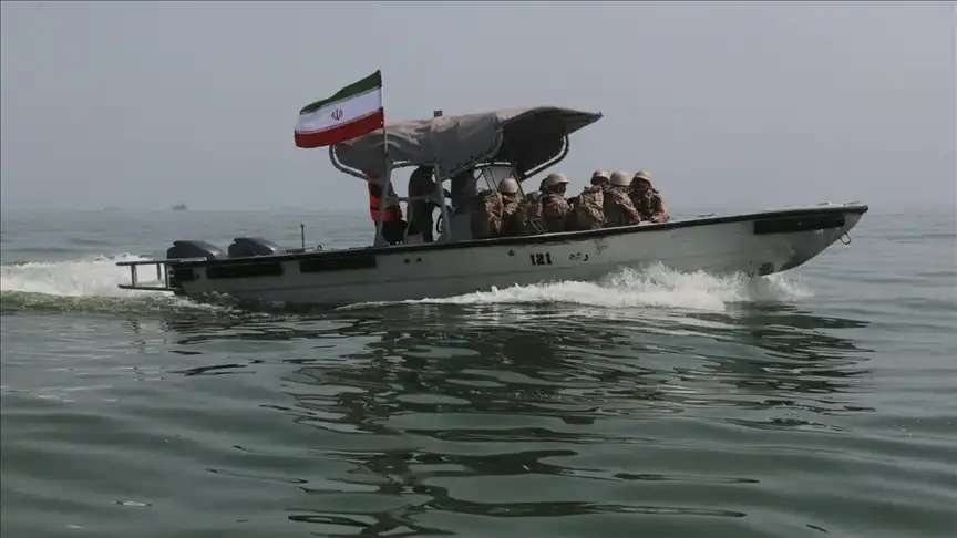 Iran Larang Kapal Melintas di Selat Hormuz, AS Keluarkan Peringatan Maritim