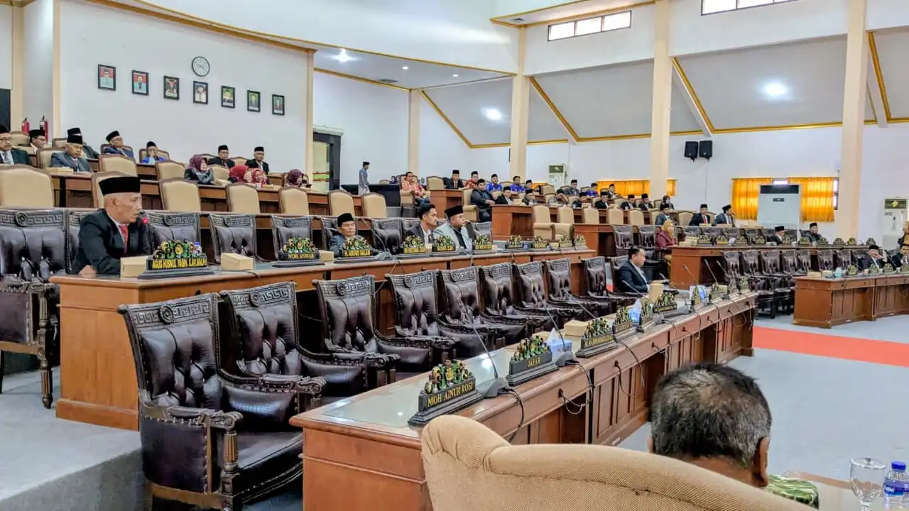 Hanya Dihadiri 16 Anggota, Paripurna DPRD Sampang Kembali Ditunda