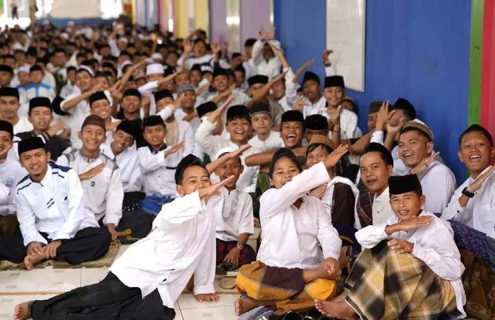 Kupas Tuntas Mitos Pesantren: Dari Senioritas hingga Inovasi