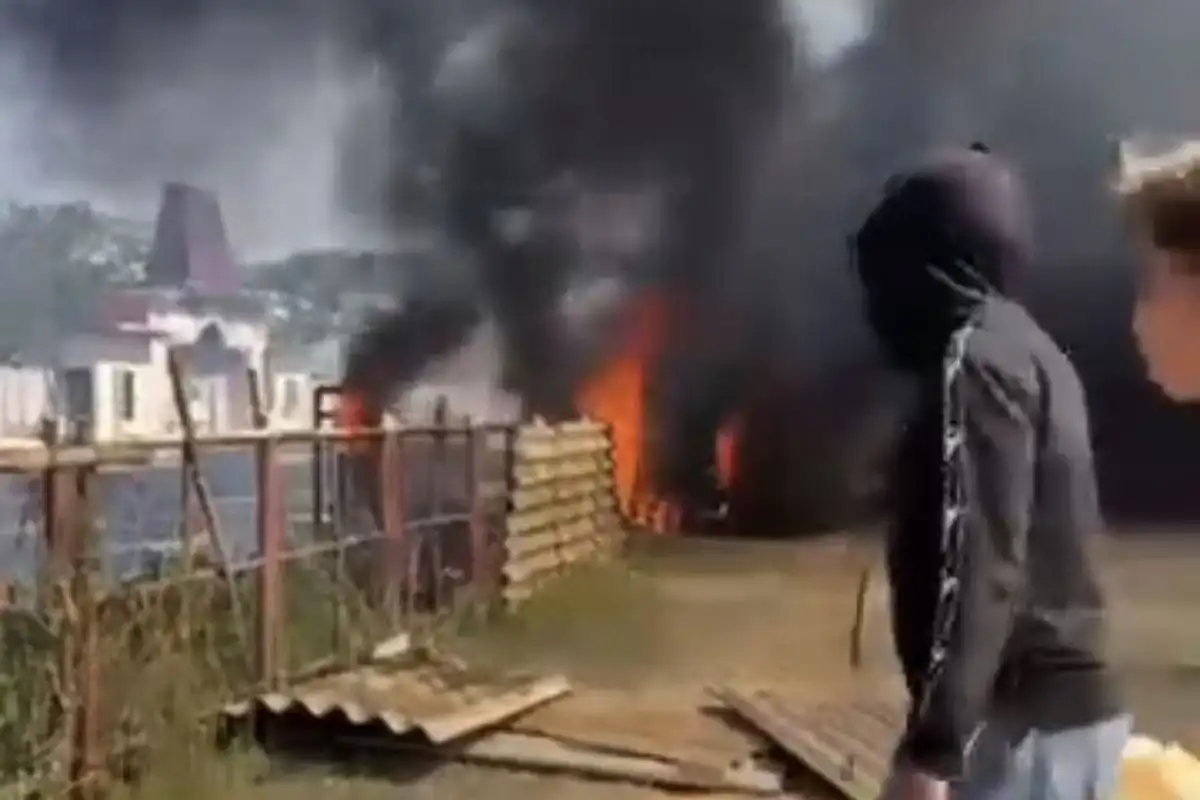Rumput Lapangan SKEP Bangkalan Terbakar, Ini Penyebabnya
