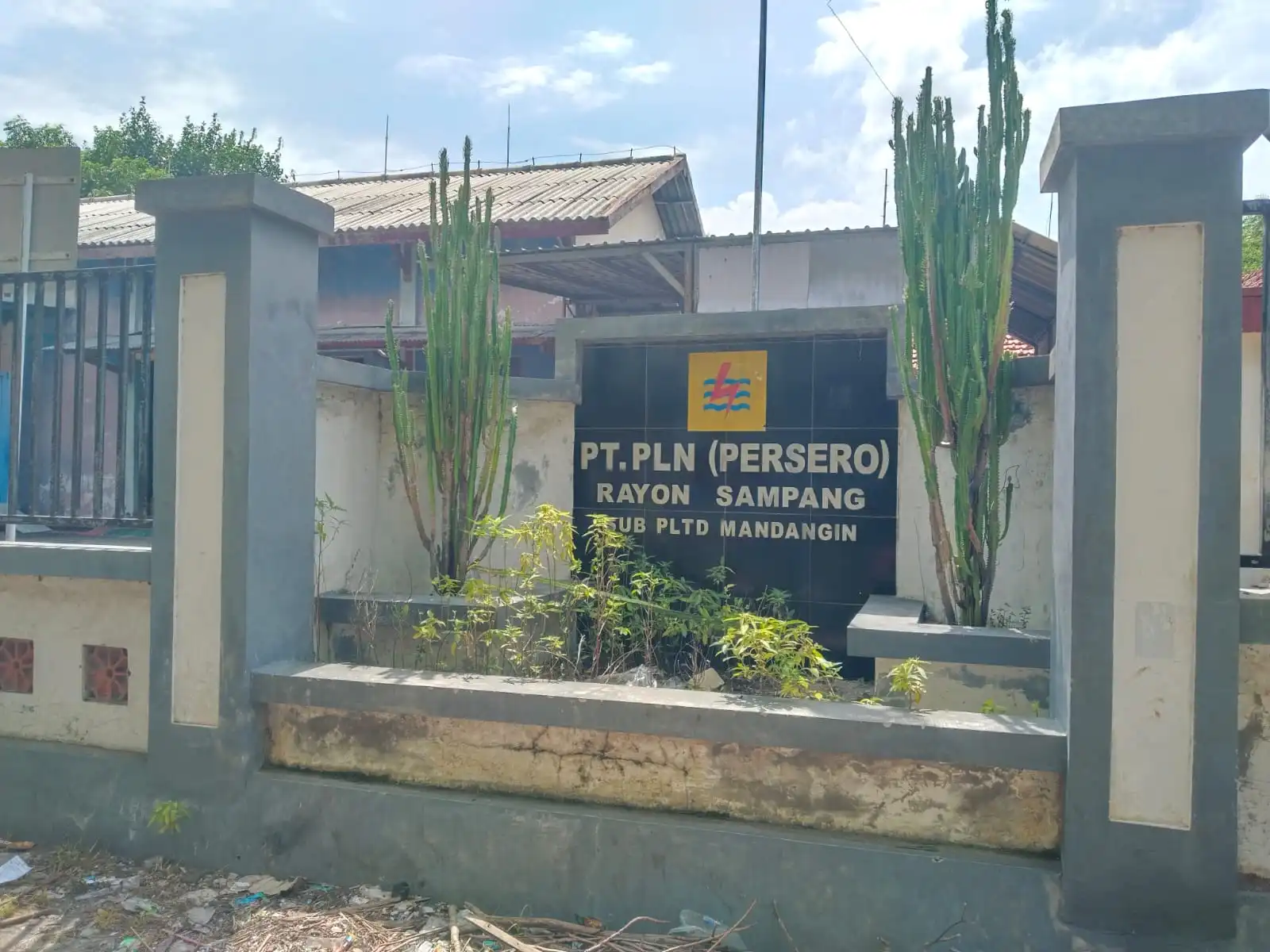 H-1 Ramadan, Warga Pulau Mandangin Keluhkan Pemadaman Listrik Bergilir