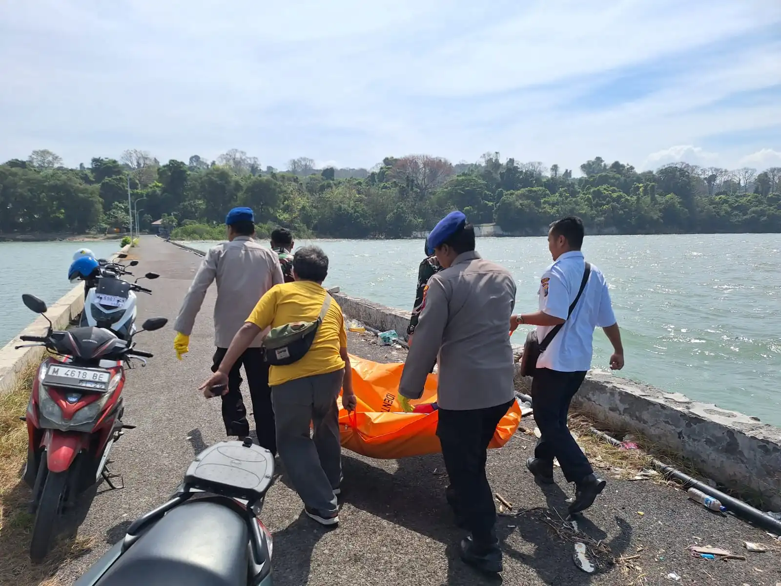 Polisi Dalami Penyebab Meninggalnya Warga Kamal yang Mengapung di Perairan Bangkalan