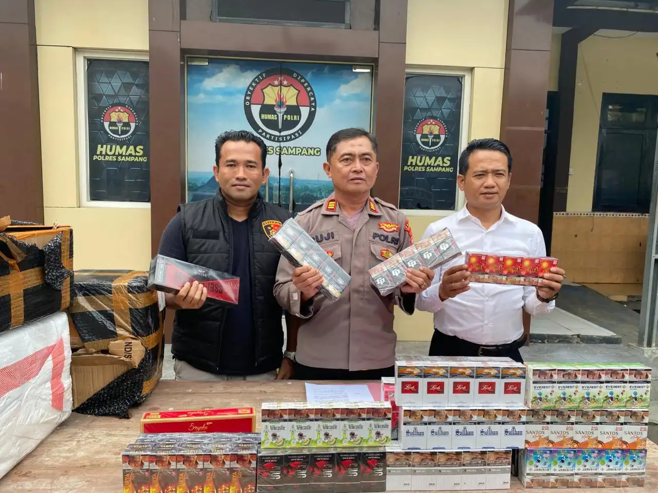 Polisi Kembali Gagalkan Penyelundupan Rokok Ilegal di Sampang, Truk dan Mobil Diamankan