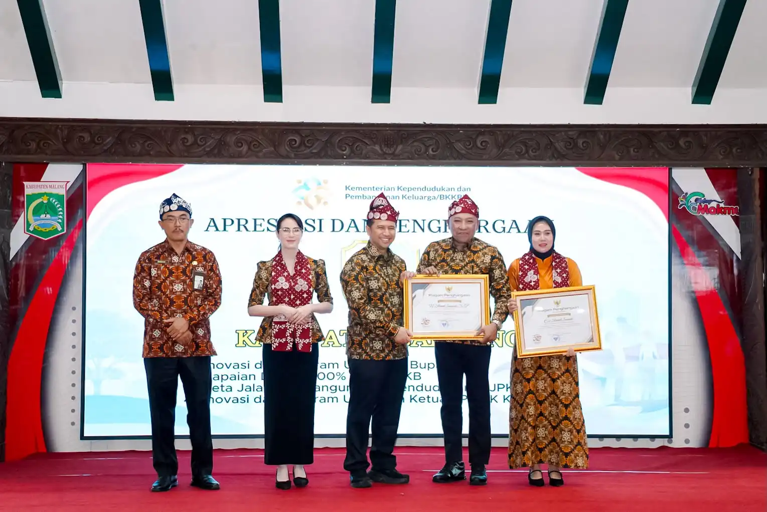 Sukses Tekan Stunting dan Perkuat KB, Pemkab Sampang Raih Penghargaan di Harganas 2026