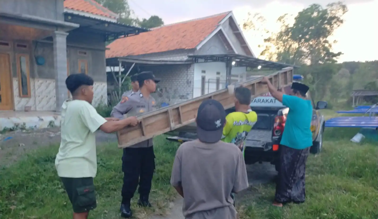 Polisi Bongkar Arena Balap Kelereng di Sampang