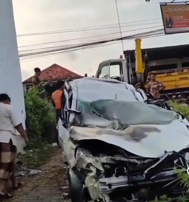 Kecelakaan Mobil Vs Sepeda Motor di Pamekasan, 1 Meninggal Dunia
