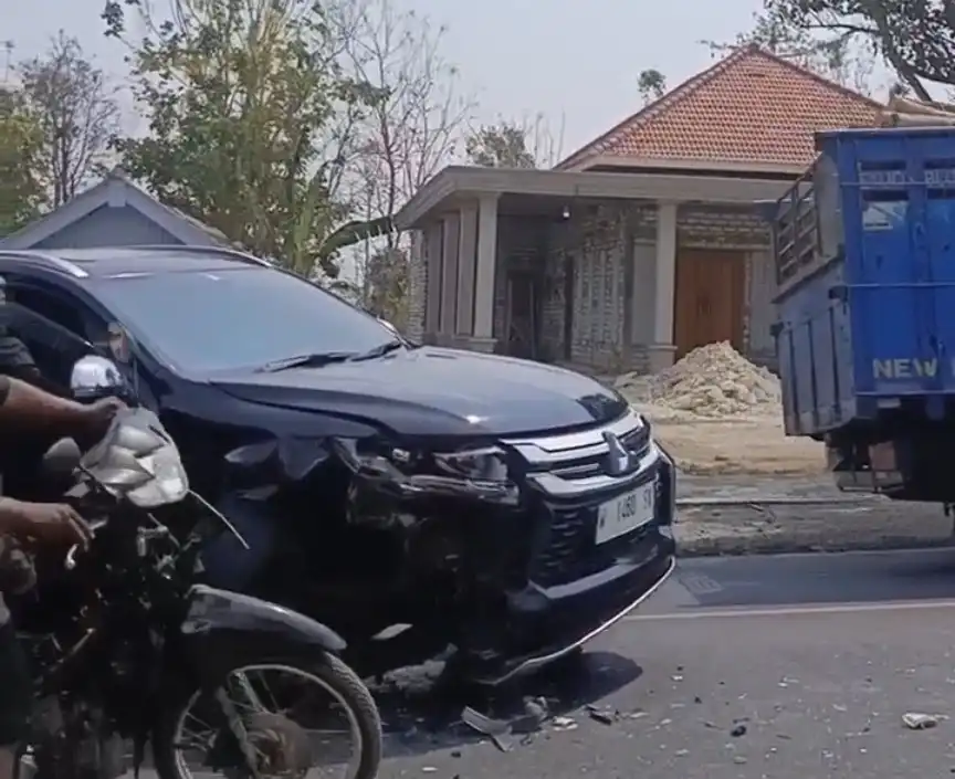 3 Mobil Terlibat Kecelakaan Beruntun di Jalan Raya Galis Bangkalan