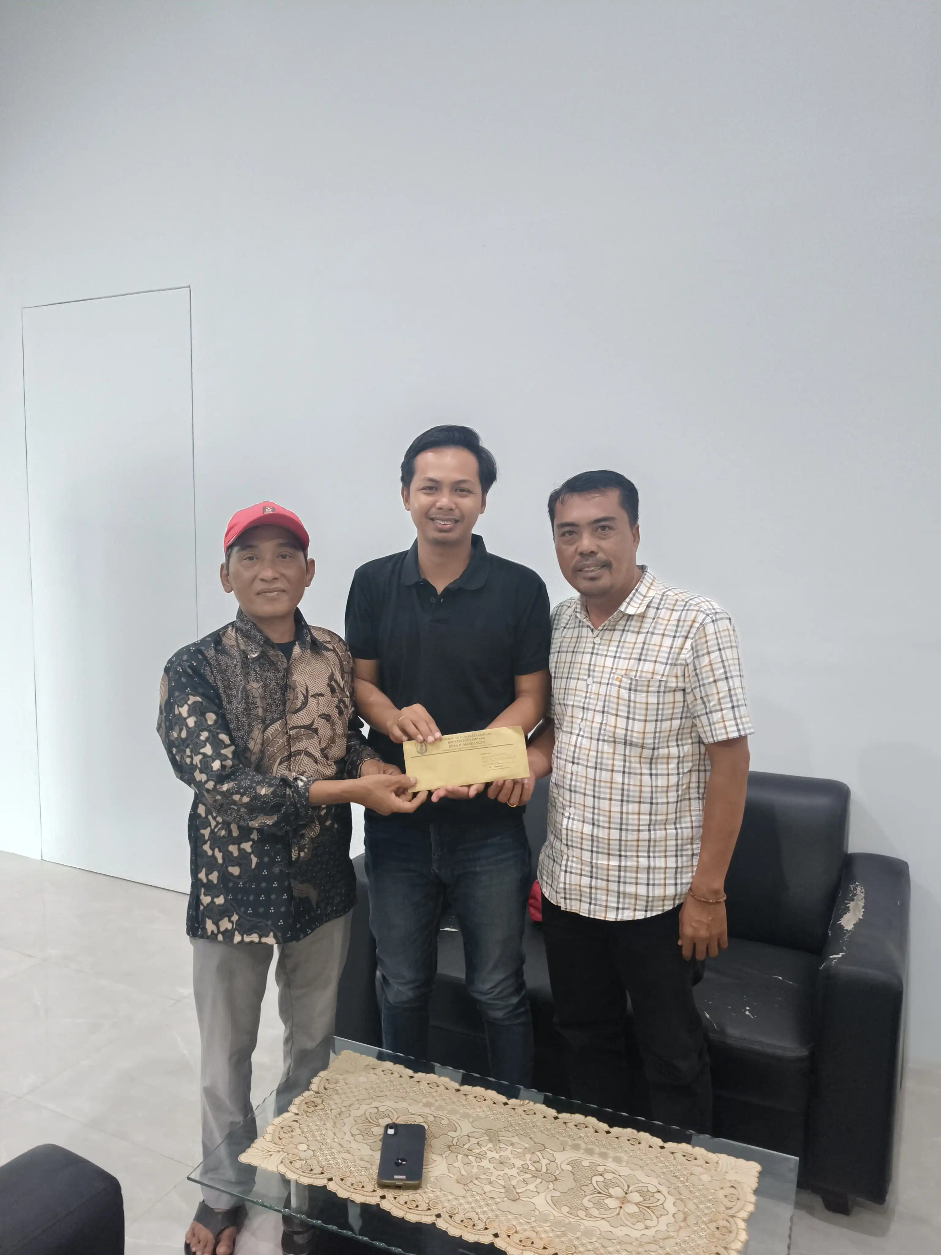  Sebulan Listrik Padam, Pemdes Pulau Mandangin Datangi UPT PLN Sampang