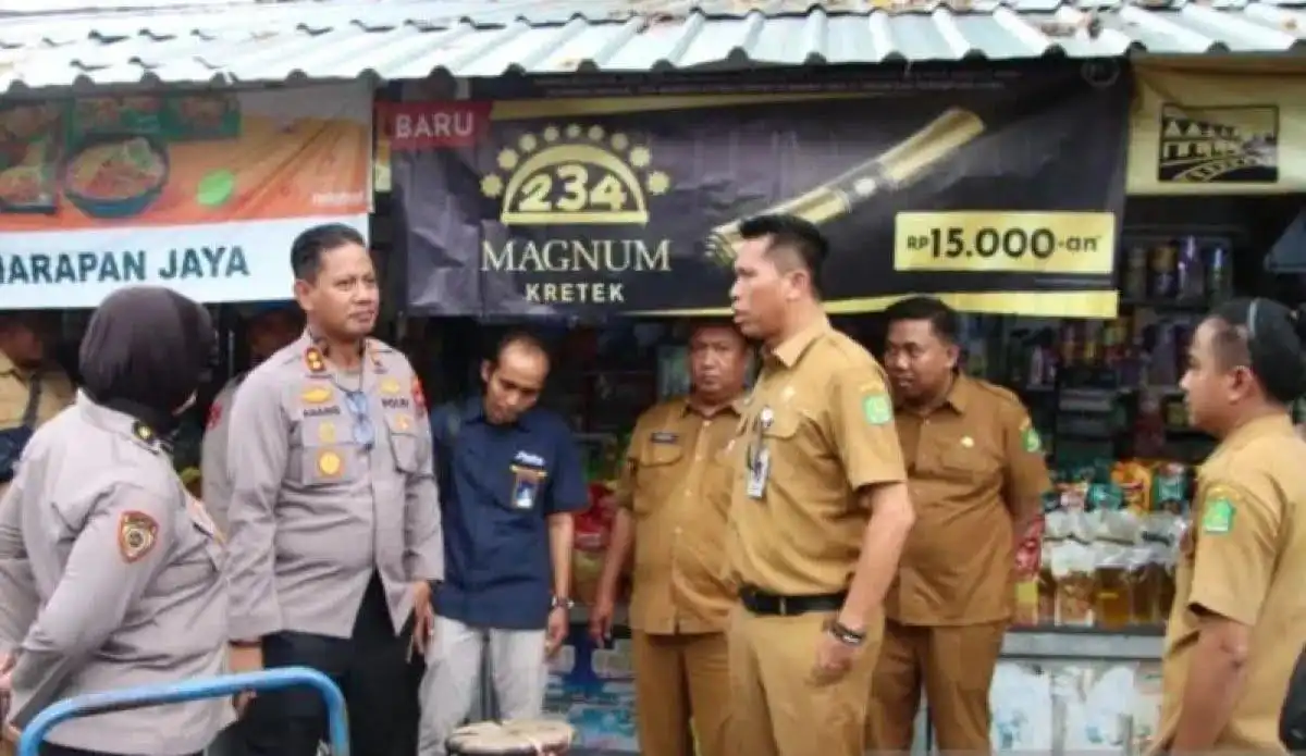 Pantau ke Lokasi, Pemkab Sumenep Pastikan Distribusi BBM dan Bahan Pokok Bersubsidi Aman