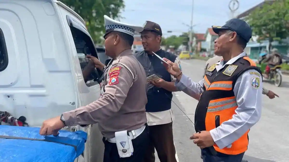 Masa Berlaku Uji Kir Kadaluarsa, Puluhan Kendaraan di Sampang Terjaring Operasi Gabungan