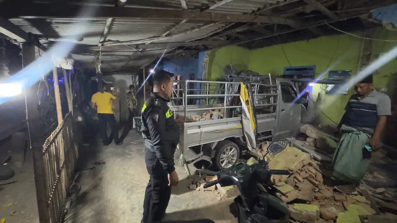 Kecelakaan di Jrengik Sampang, Pikap Tabrak Rumah Saat Penghuni Tidur