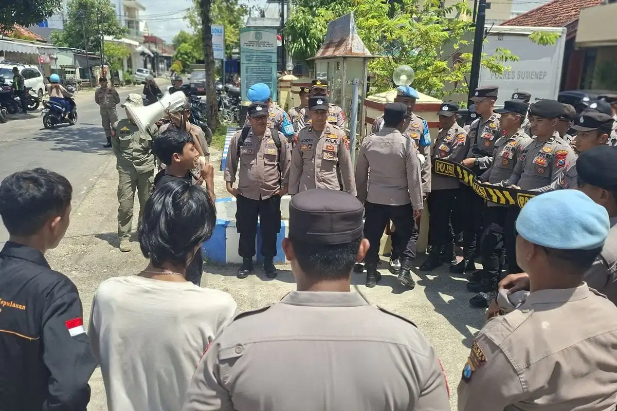 Mahasiswa Kepulauan Demo Dinsos Sumenep, Usut Pungli dan Penahanan Kartu PKH