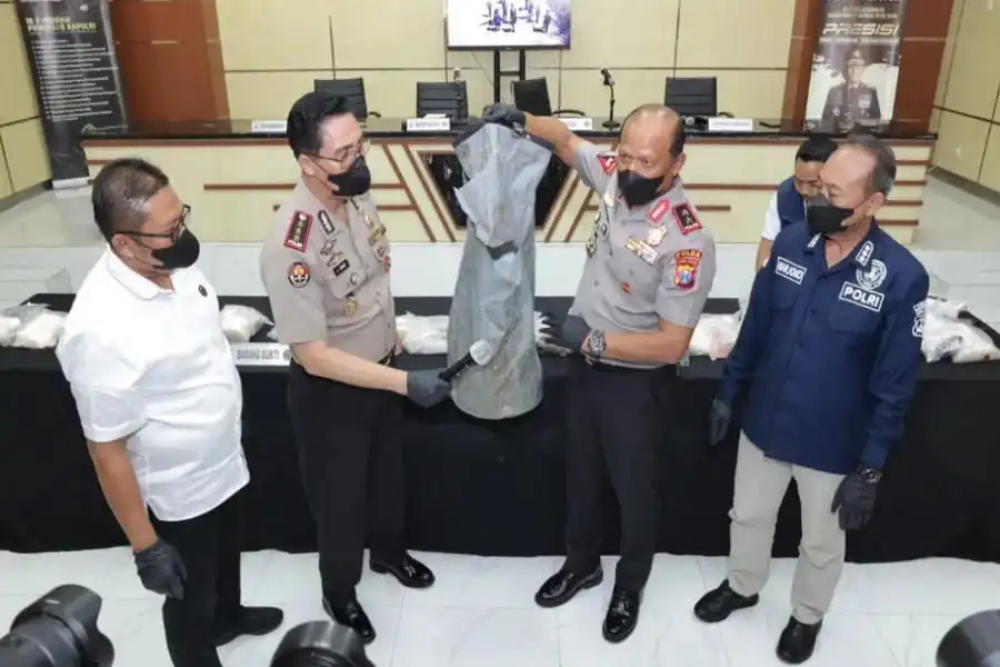 Polda Jatim Uji Laboratoris Temuan Diduga Narkotika 27,83 Kg 