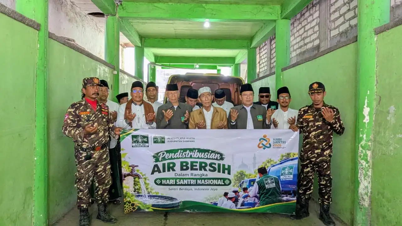Peringati Hari Santri, PCNU Sampang Salurkan Air Bersih ke Wilayah Terdampak Kekeringan