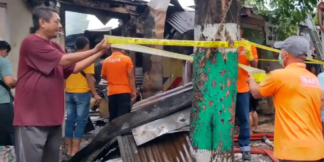 Kebakaran Hanguskan Toko Jamu dan Plastik di Pamekasan