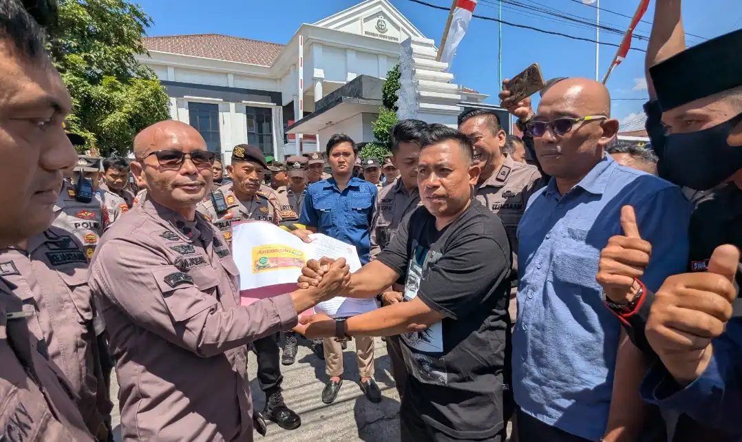 Demo Kejari Sampang, Massa Desak Kasus BLUD RSMZ Segera Dituntaskan