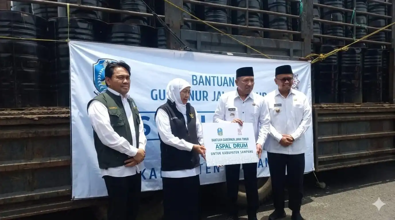 Terima 300 Drum Aspal dari Pemprov Jatim, Bupati Sampang Akan Prioritaskan Akses Jalan Pesantren 