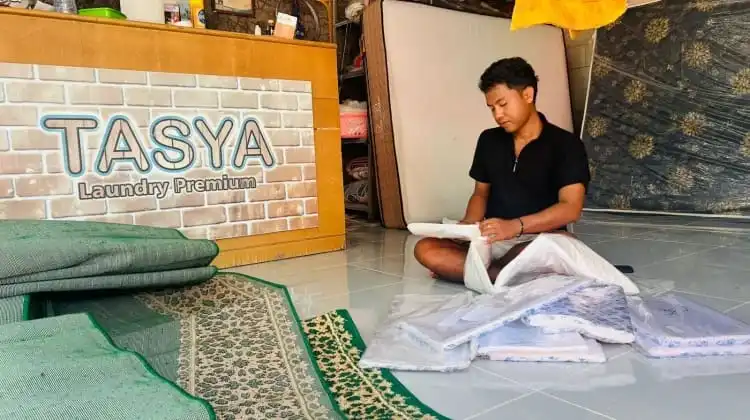 Harga Plastik Melonjak, Pengusaha Jasa Laundry di Bangkalan Lakukan Penyesuaian Harga