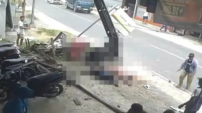 Kejar Jambret, 1 Orang Pemotor di Pamekasan Tewas Tabrak Tiang Toko