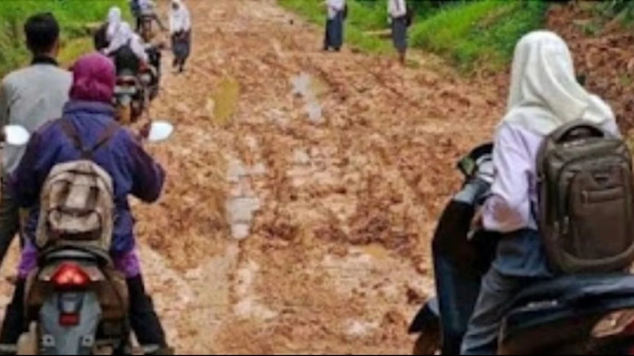 Jalan Rusak Dikeluhkan Warga, Aktivitas Harian Jadi Terganggu