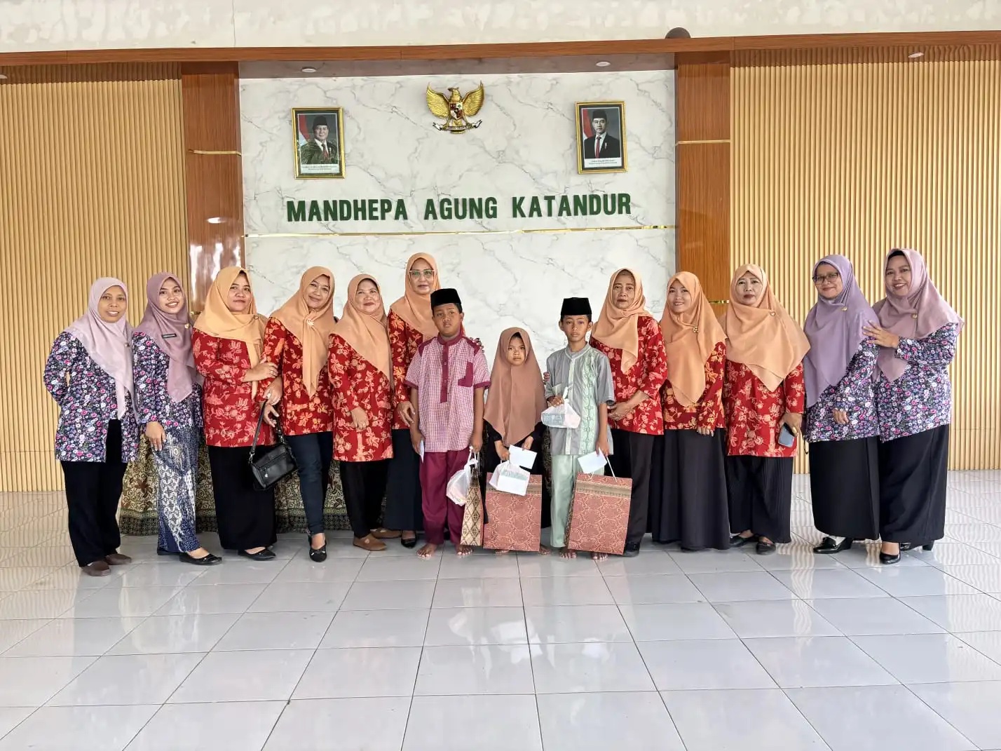 Hidupkan Makna Muharram, DWP Bapenda Sumenep Santuni 6 Anak Yatim