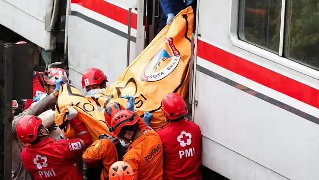 Korban Tewas Kecelakaan KA Bekasi Timur Bertambah Jadi 14 Orang, Presiden Janjikan Kompensasi