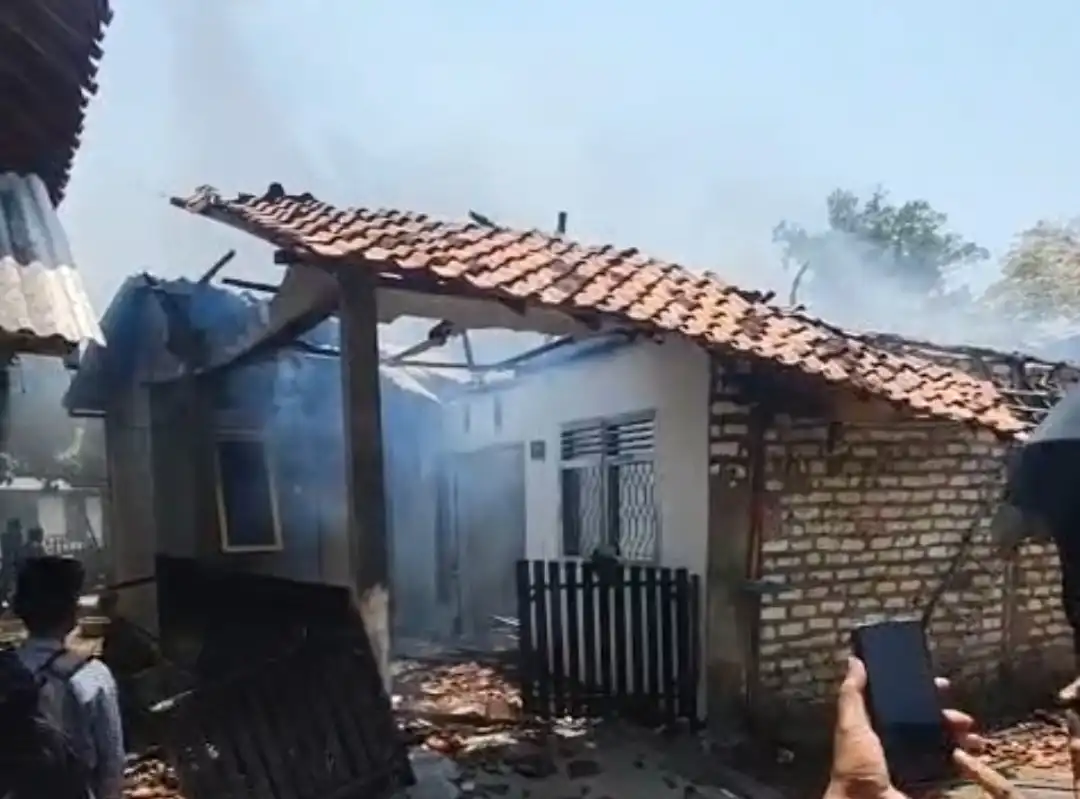Rumah di Sampang Terbakar, 2 Motor Hangus Terpanggang