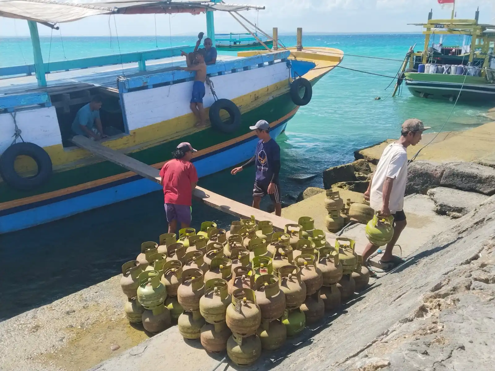  Warga Pulau Mandangin Keluhkan Harga LPG 3 Kg Tembus Rp30 Ribu, Pemerintah Lakukan Investigasi