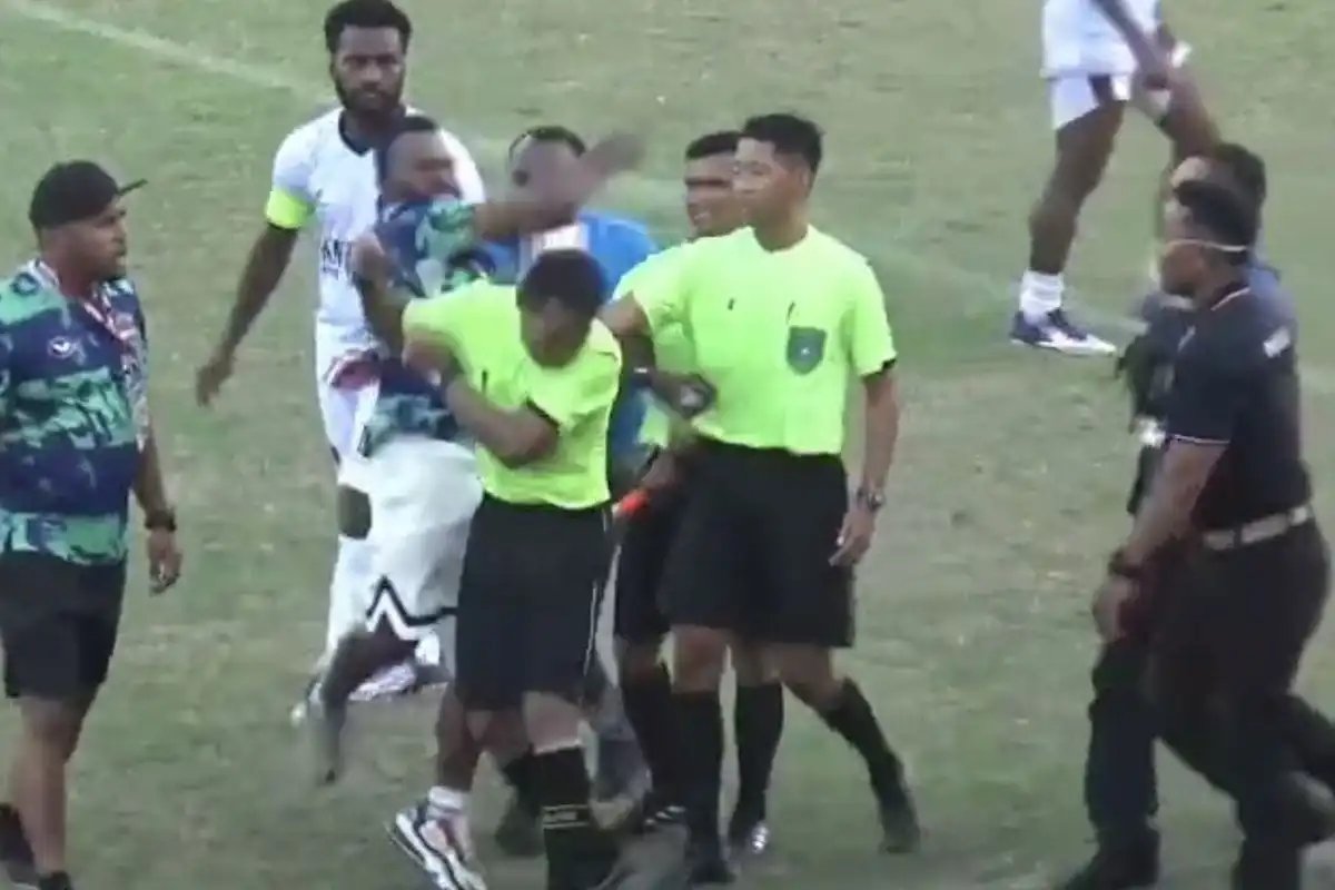 Laga Soekarno Cup di Bangkalan Ricuh, Seorang Official Tim Diduga Pukul Wasit