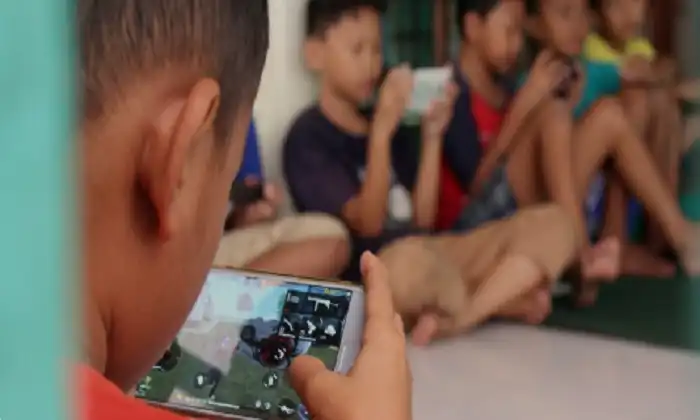 Menghadapi Digital Dependency: Apakah HP Mengontrol Hidupmu?