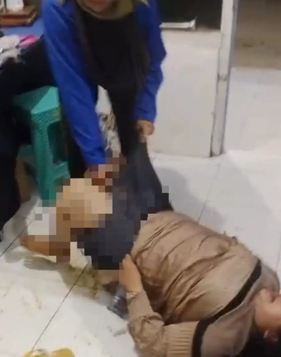Viral! Perempuan di Sampang Diduga Dikeroyok dan Disiram Sambal