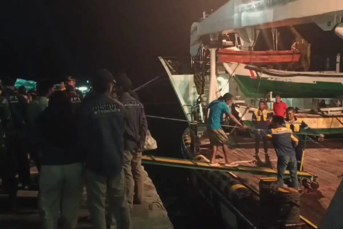 62 Korban Kapal Terbakar Dibawa ke Surabaya, 28 Orang Belum Ditemukan
