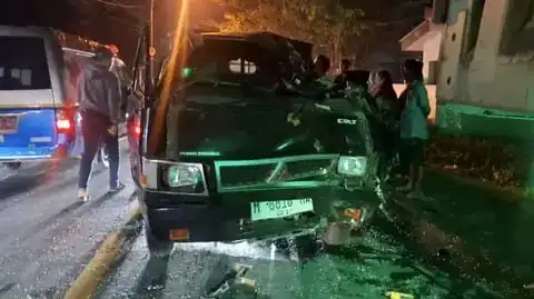 Pikap Muatan Lele Tabrak Truk di Bangkalan, 1 Tewas 4 Luka-luka