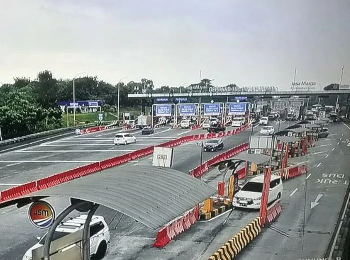 Jelang Libur Nataru, Arus Kendaraan di GT Warugunung Meningkat