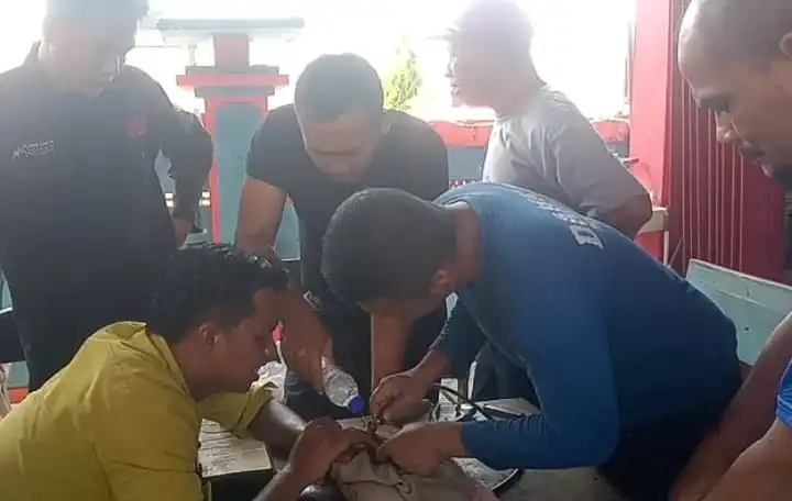 Damkar Pamekasan Berhasil Lepas Cincin yang Menjepit Jari Warga