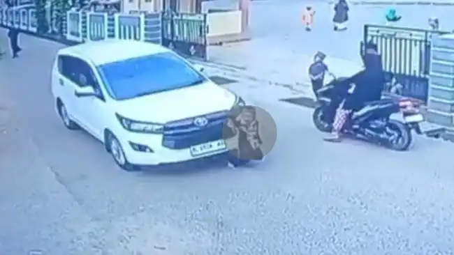 Hendak Pulang Sekolah, Siswa TK di Pamekasan Tewas Tertabrak Mobil